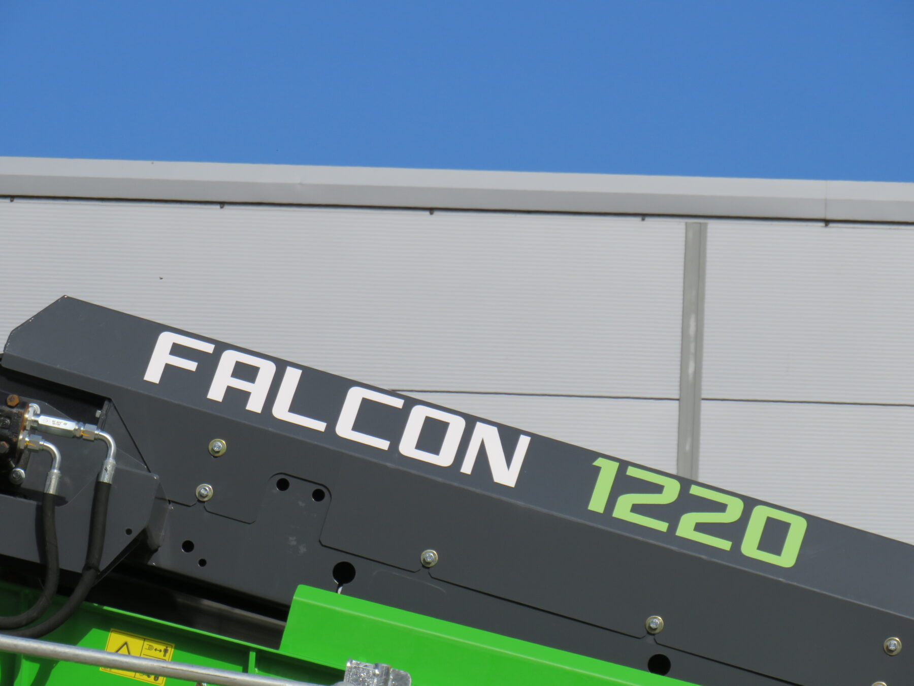 Falcon 1220